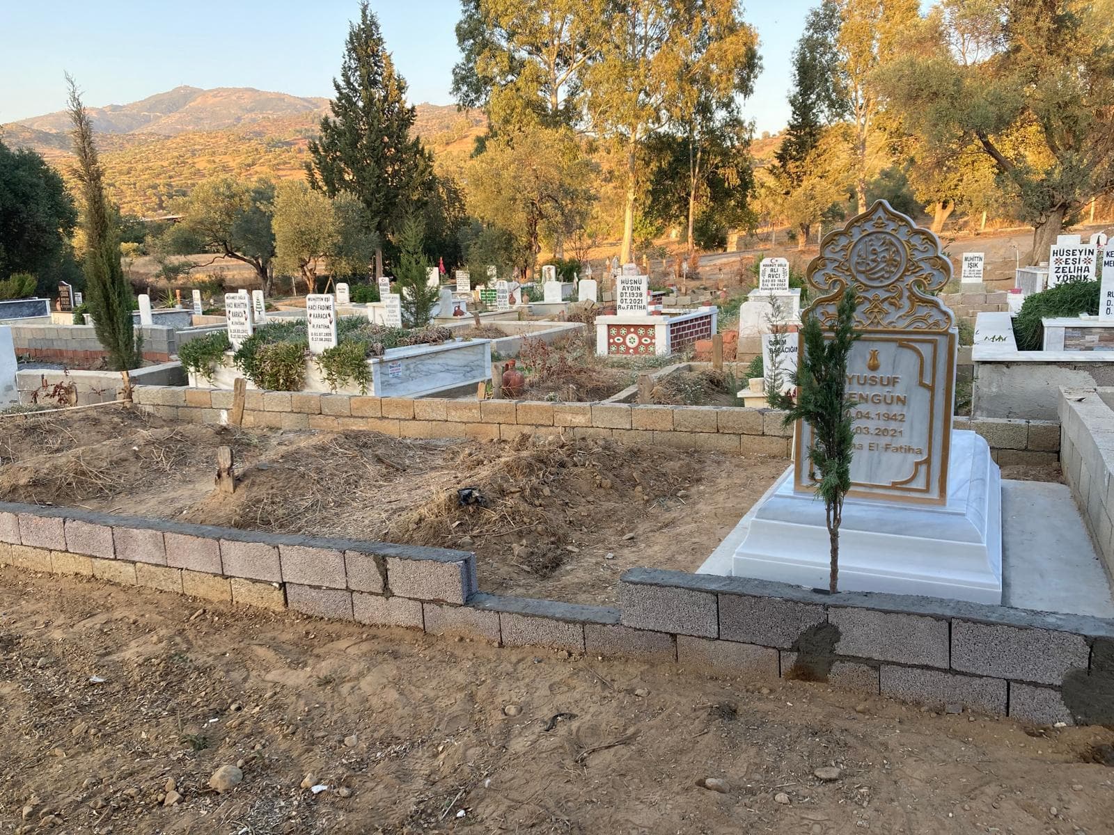 Mezar Taşı Bakımı: Uzun Ömürlü Tutmak İçin Öneriler